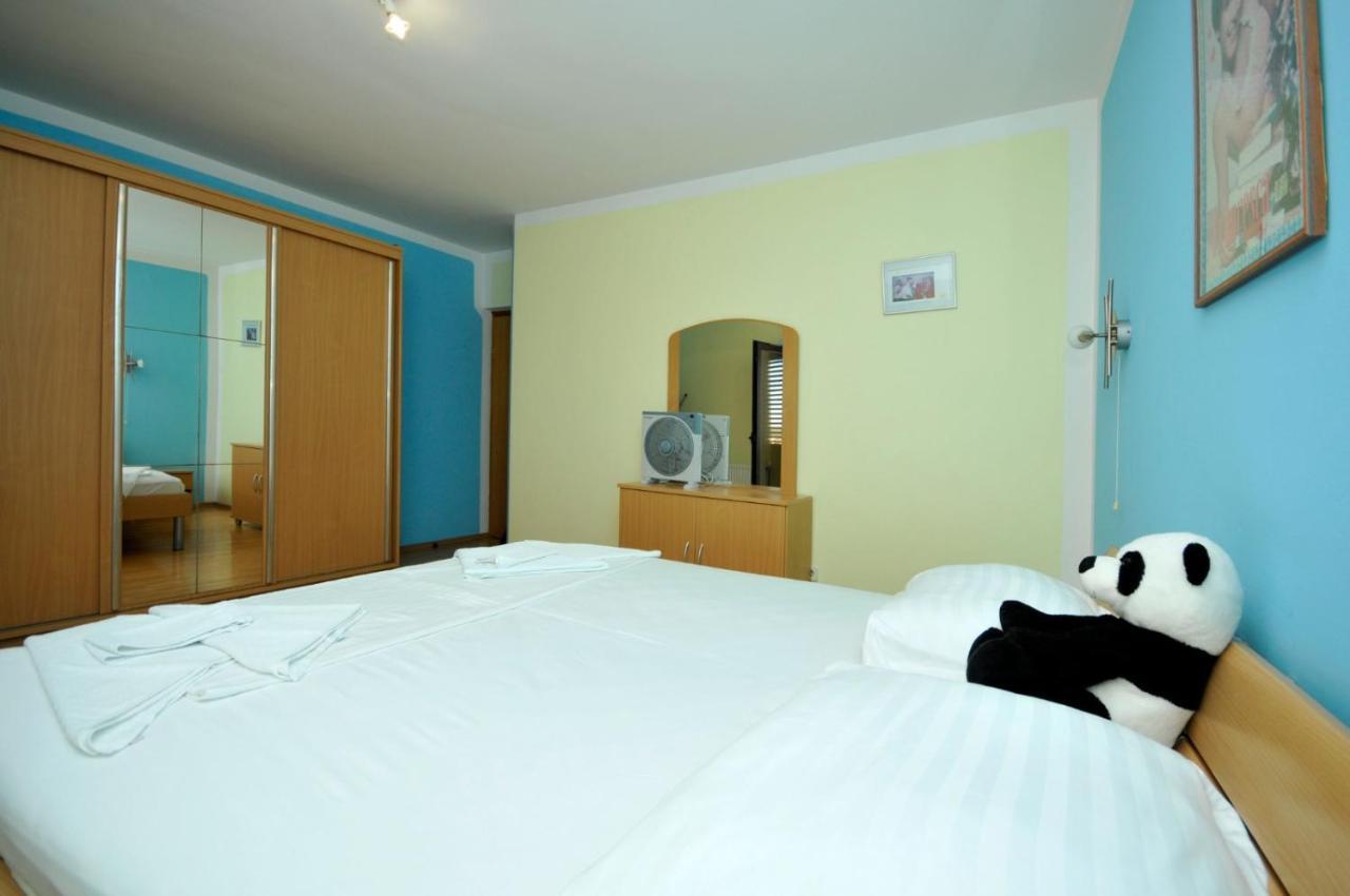 Roso Apartment With Sea View Trogir Eksteriør billede