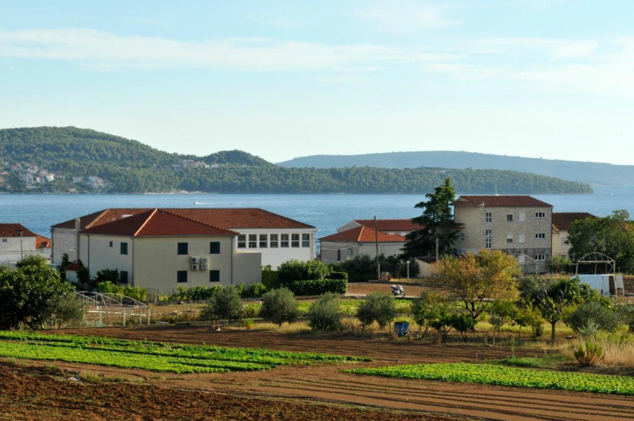 Roso Apartment With Sea View Trogir Eksteriør billede