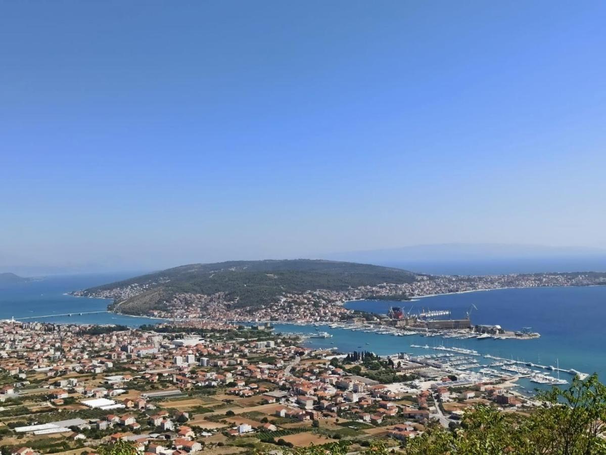 Roso Apartment With Sea View Trogir Eksteriør billede